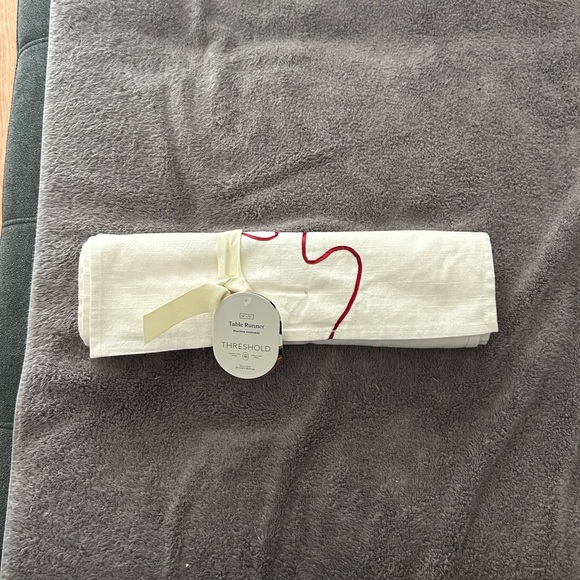 Table Runner - Picture 5 of 5